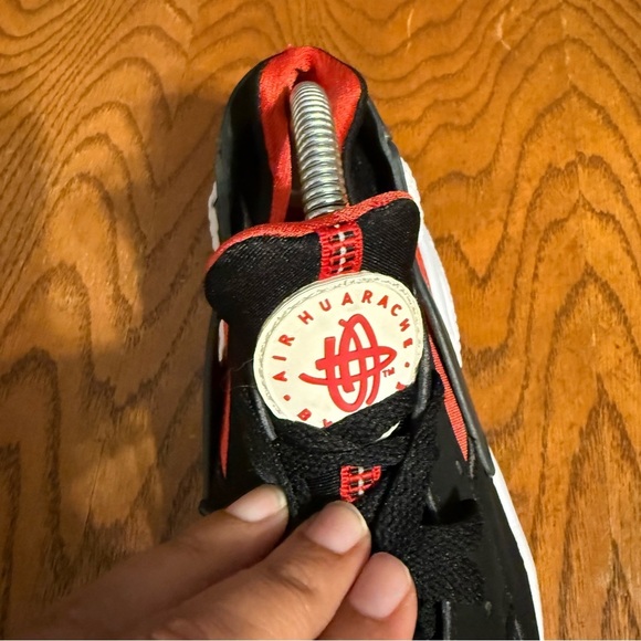 Nike Air Huarache Black Red White Bred Sneakers Men 8 or Women's 9.5 318429-016 - Picture 11 of 16